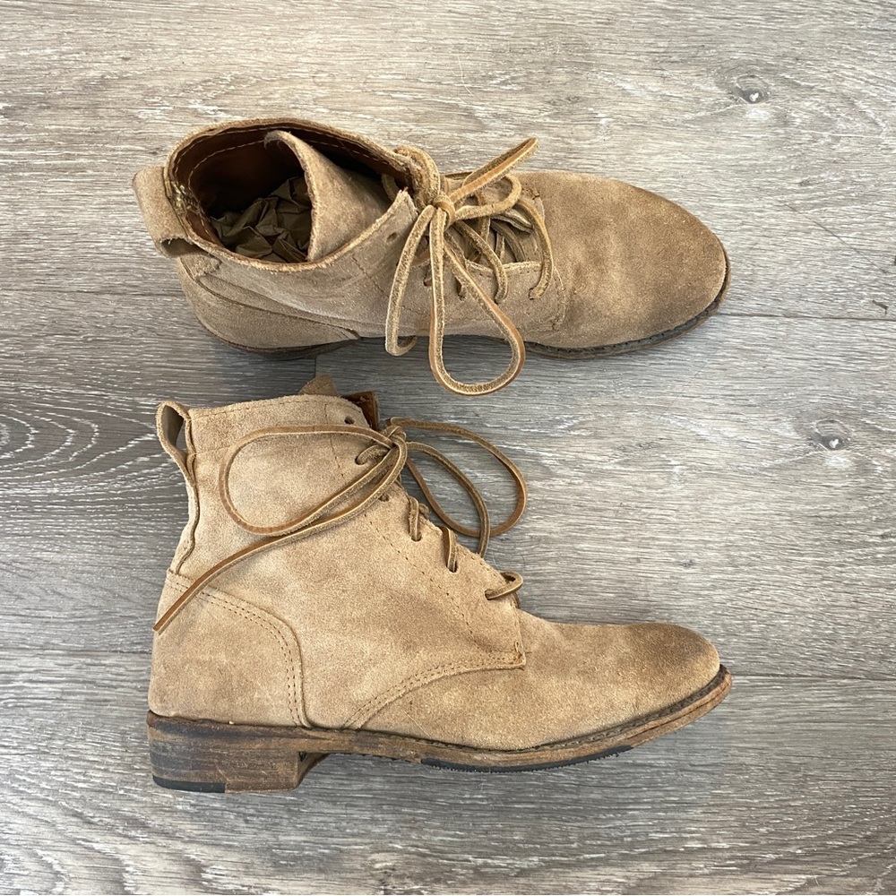 Vintage Shoe Co Lace Up Suede Ankle Boot size 6